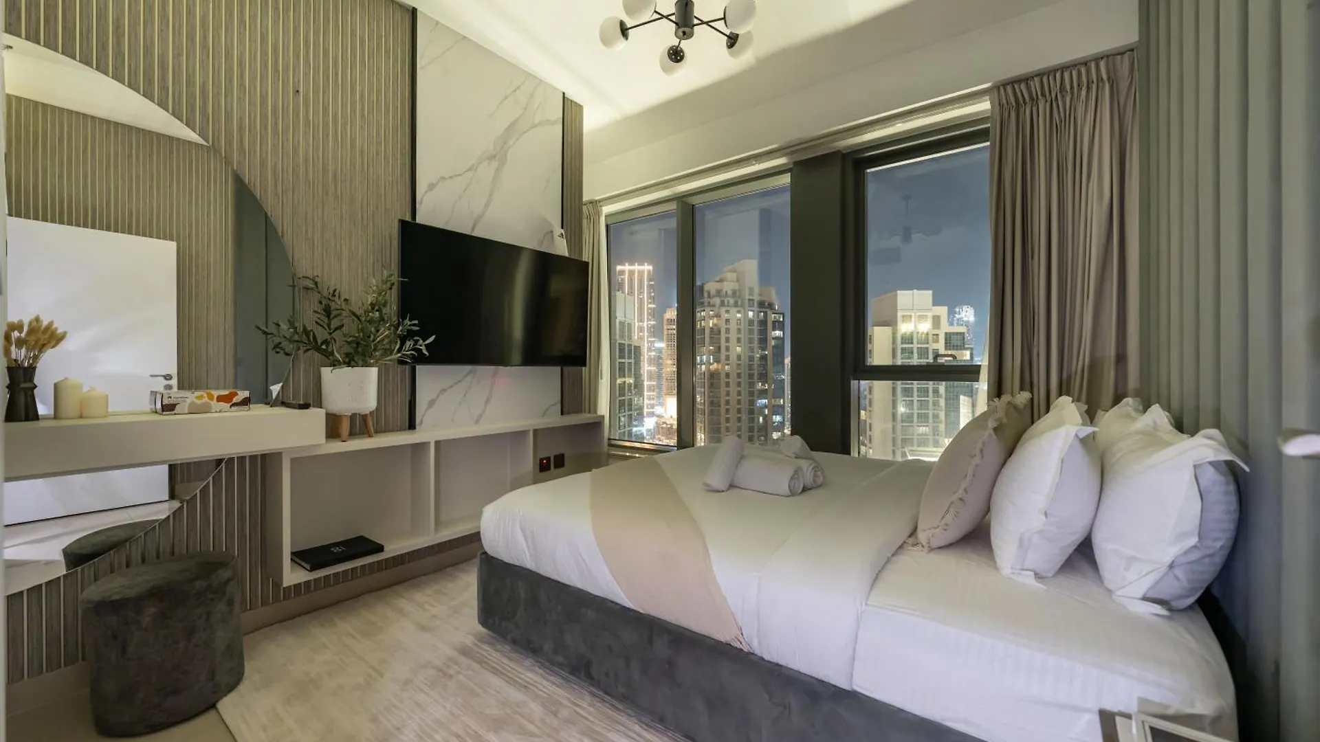 Apartment Lavish 2 Bedroom I Burj Khalifa & Fountain Views I Free Gym, Pool, Parking, Wi-Fi And Ps5 I By Skyline Serenity Dubai