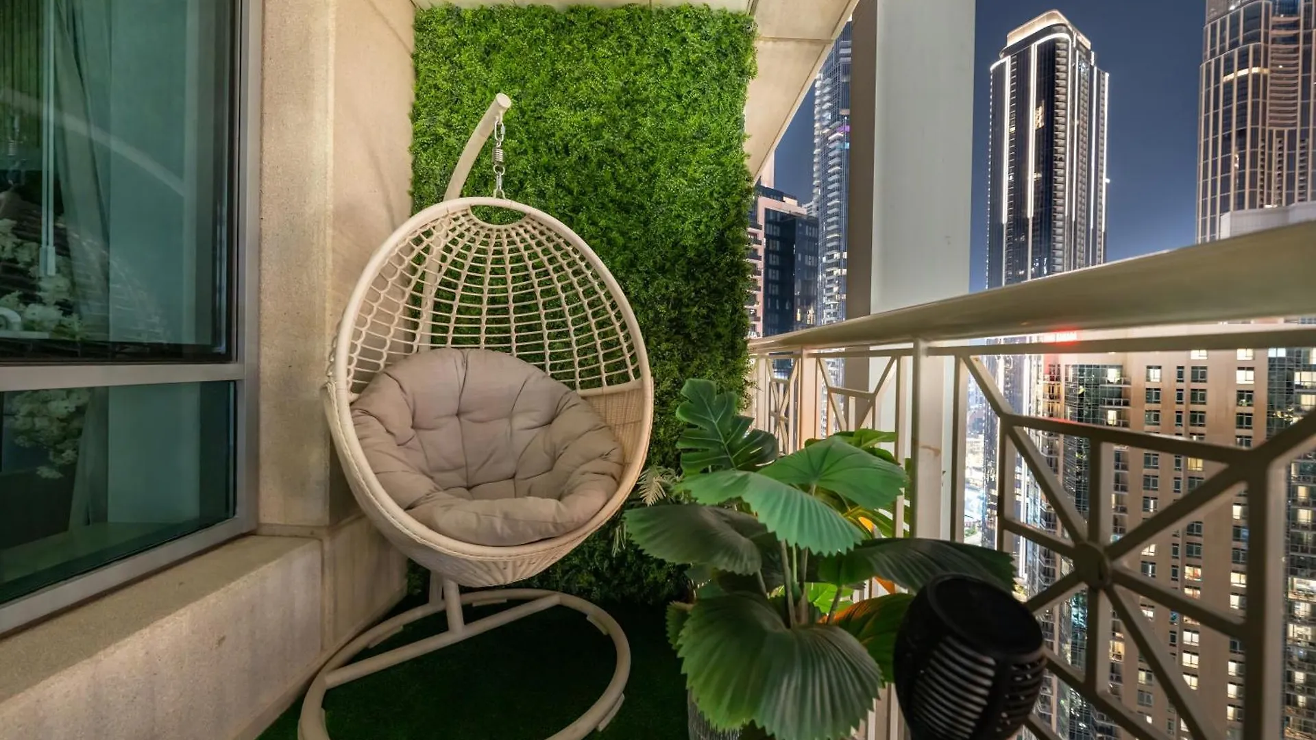 Apartment Lavish 2 Bedroom I Burj Khalifa & Fountain Views I Free Gym, Pool, Parking, Wi-Fi And Ps5 I By Skyline Serenity Dubai