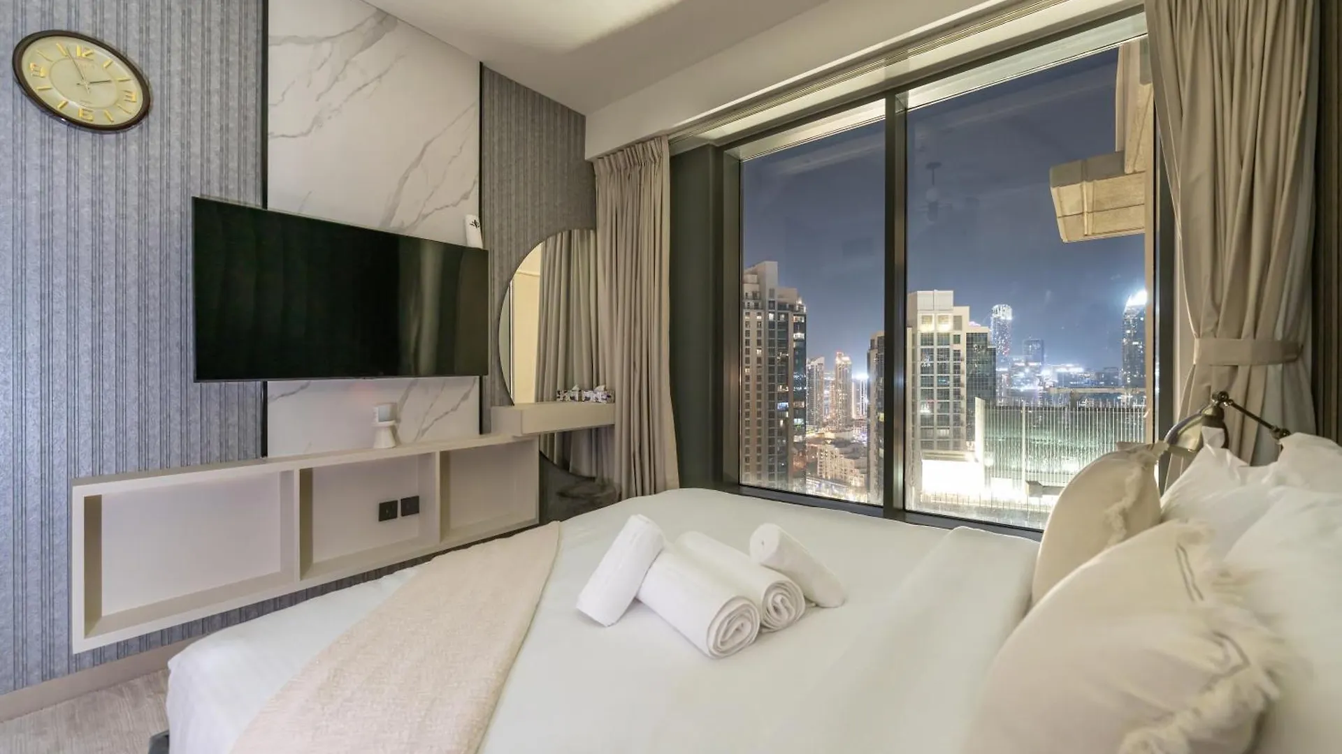 Lavish 2 Bedroom I Burj Khalifa & Fountain Views I Free Gym, Pool, Parking, Wi-Fi And Ps5 I By Skyline Serenity Dubai Apartment