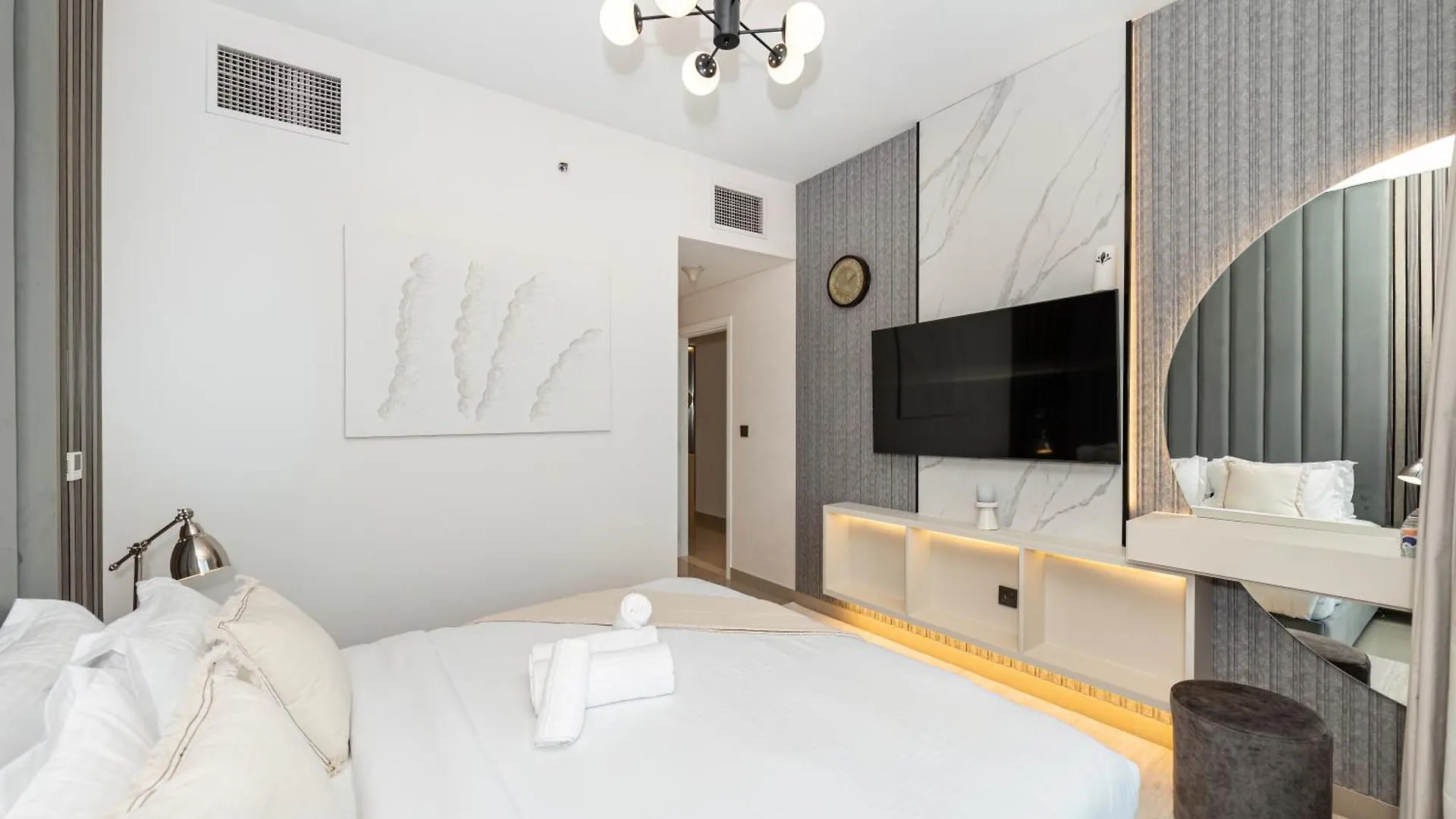 Apartment Lavish 2 Bedroom I Burj Khalifa & Fountain Views I Free Gym, Pool, Parking, Wi-Fi And Ps5 I By Skyline Serenity Dubai United Arab Emirates