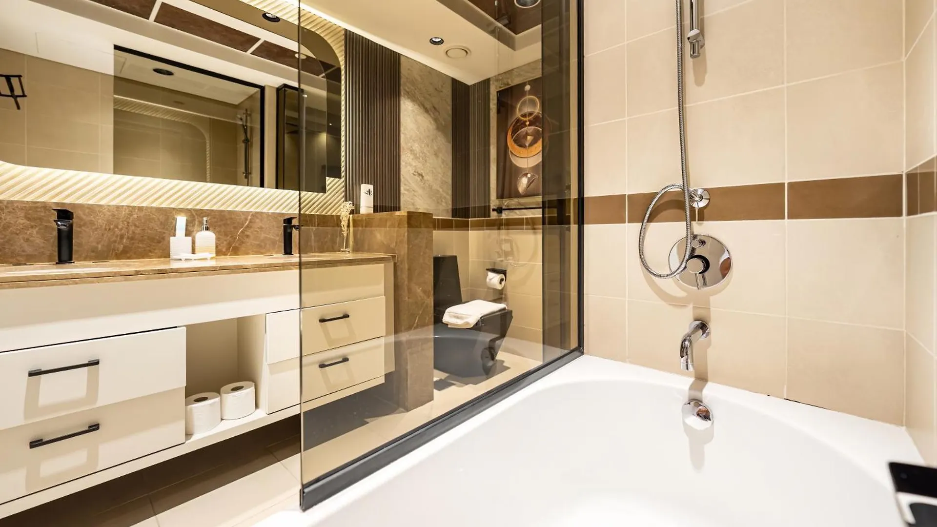 Lavish 2 Bedroom I Burj Khalifa & Fountain Views I Free Gym, Pool, Parking, Wi-Fi And Ps5 I By Skyline Serenity Dubai
