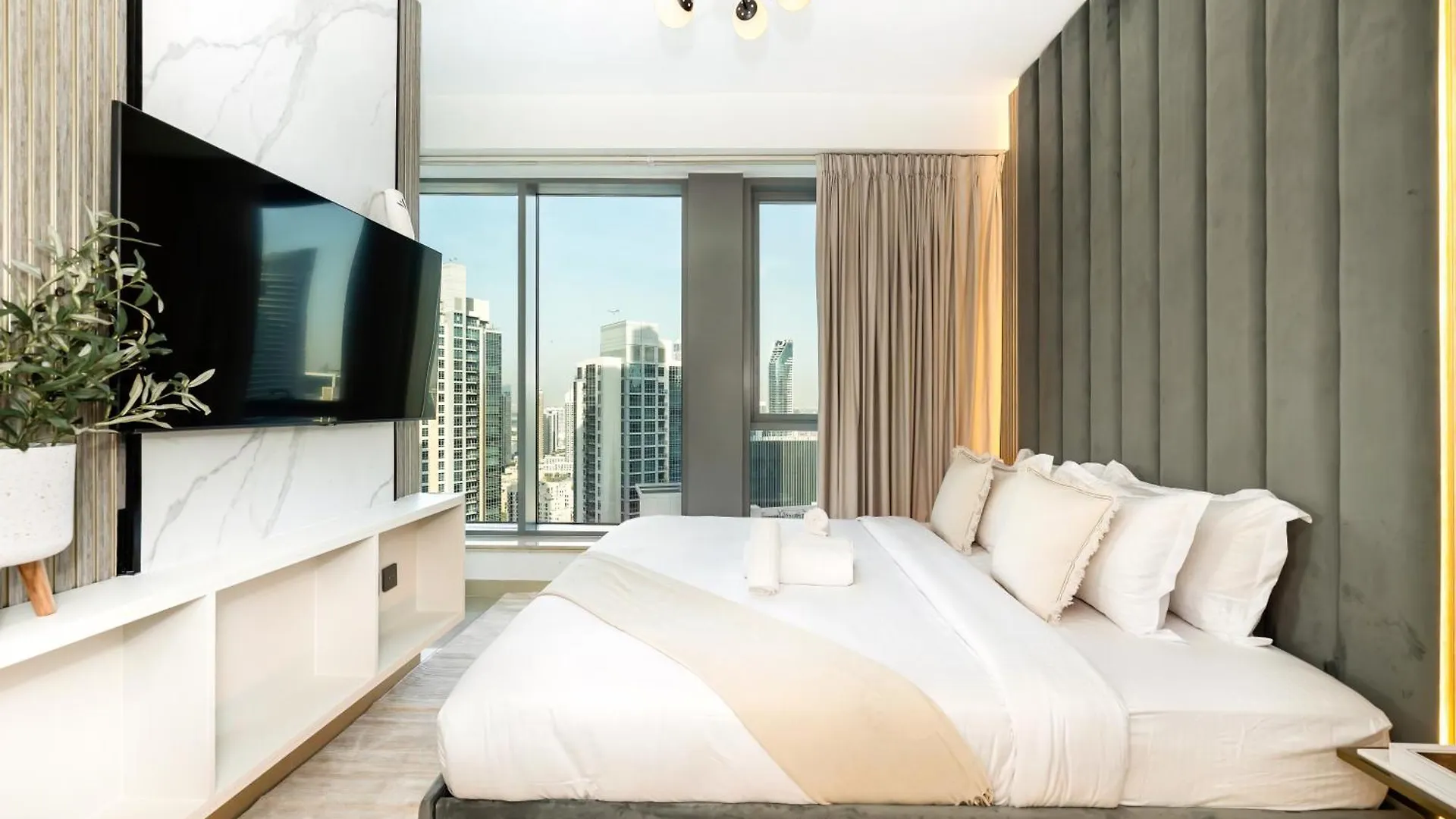 Lavish 2 Bedroom I Burj Khalifa & Fountain Views I Free Gym, Pool, Parking, Wi-Fi And Ps5 I By Skyline Serenity Dubai 0*,