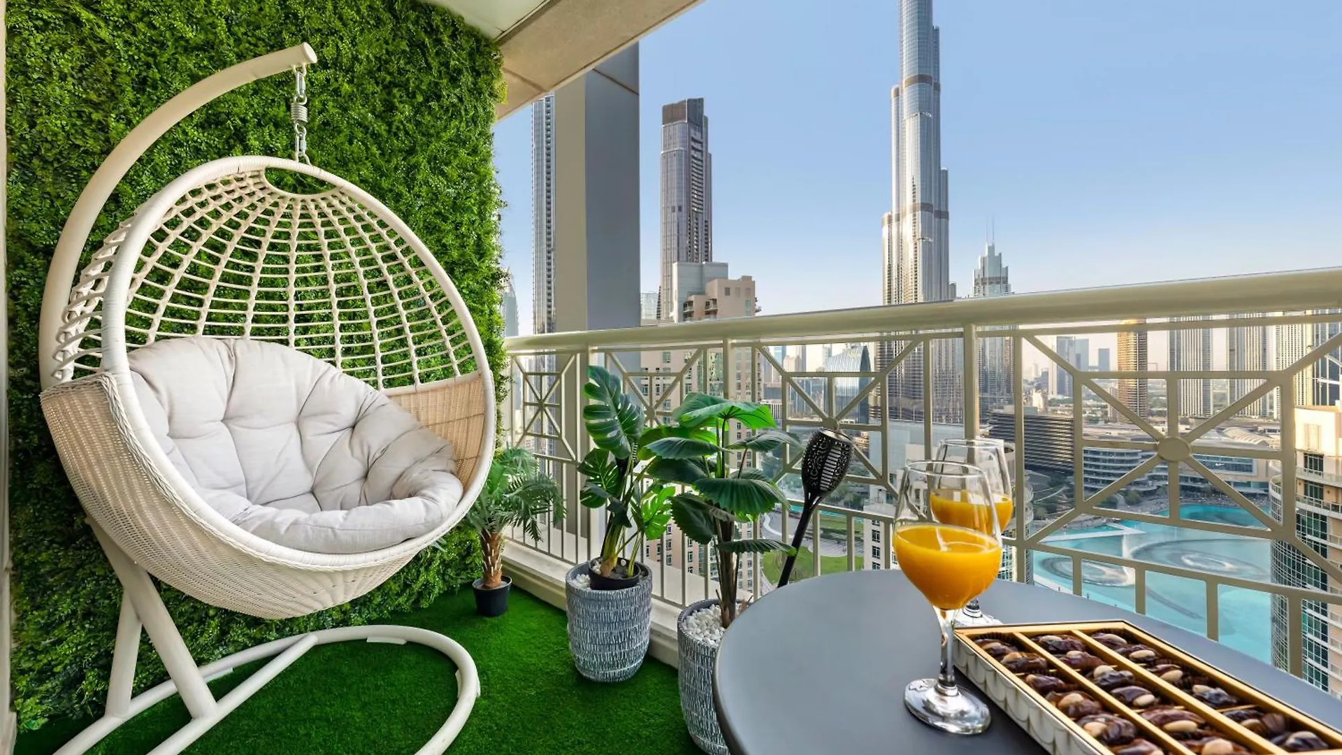 شقة Lavish 2 Bedroom I Burj Khalifa & Fountain Views I Free Gym, Pool, Parking, Wi-Fi And Ps5 I By Skyline Serenity دبي
