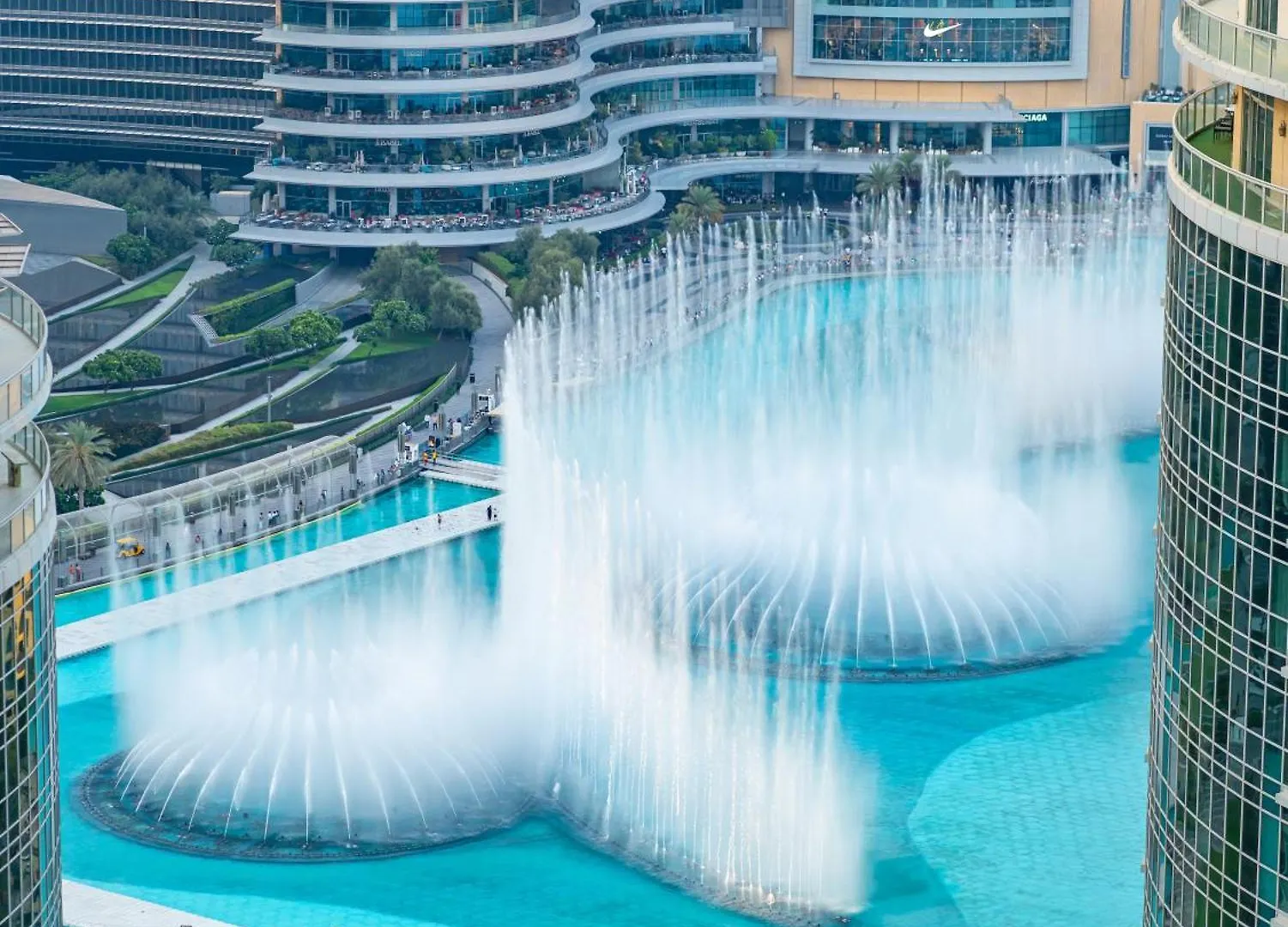 Lavish 2 Bedroom I Burj Khalifa & Fountain Views I Free Gym, Pool, Parking, Wi-Fi And Ps5 I By Skyline Serenity دبي شقة