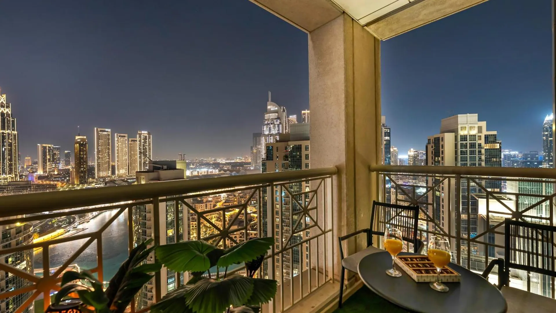 شقة Lavish 2 Bedroom I Burj Khalifa & Fountain Views I Free Gym, Pool, Parking, Wi-Fi And Ps5 I By Skyline Serenity دبي الإمارات العربية المتحدة