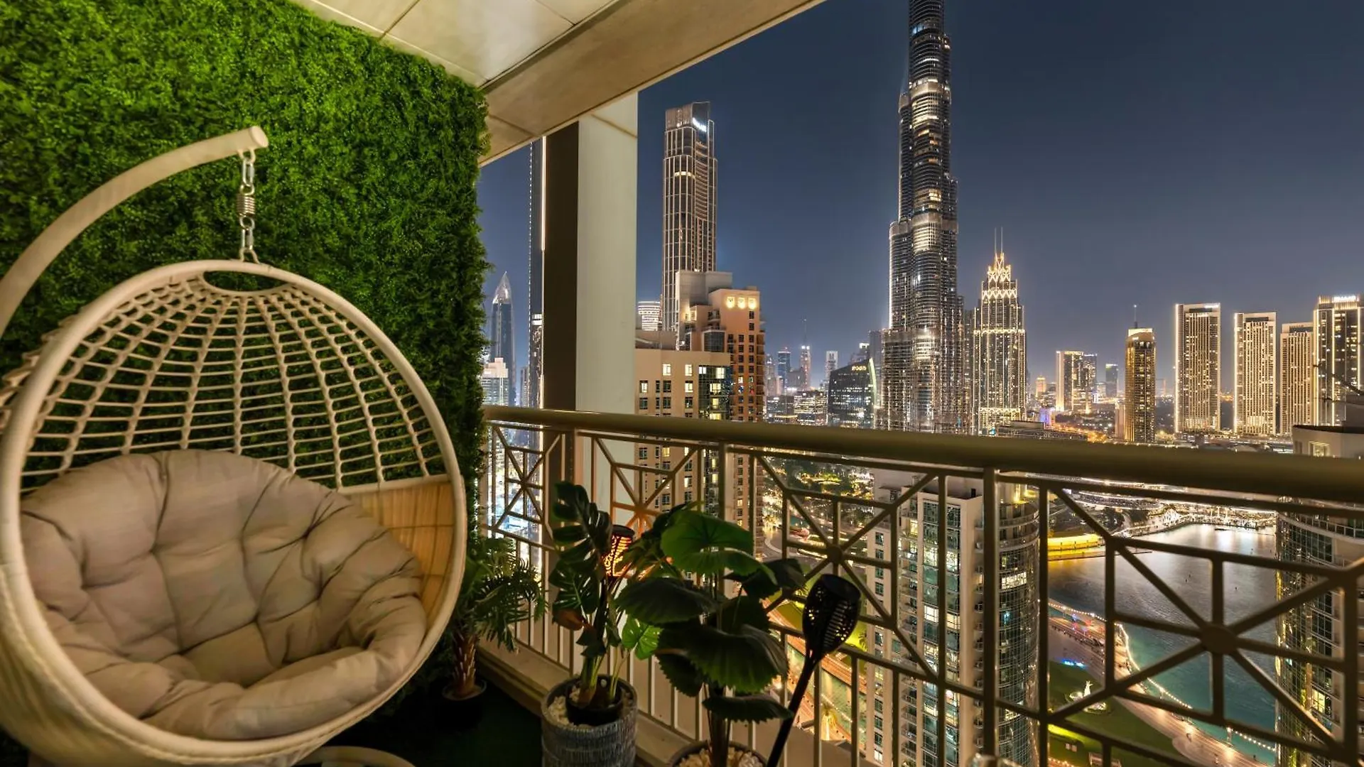 Lavish 2 Bedroom I Burj Khalifa & Fountain Views I Free Gym, Pool, Parking, Wi-Fi And Ps5 I By Skyline Serenity دبي