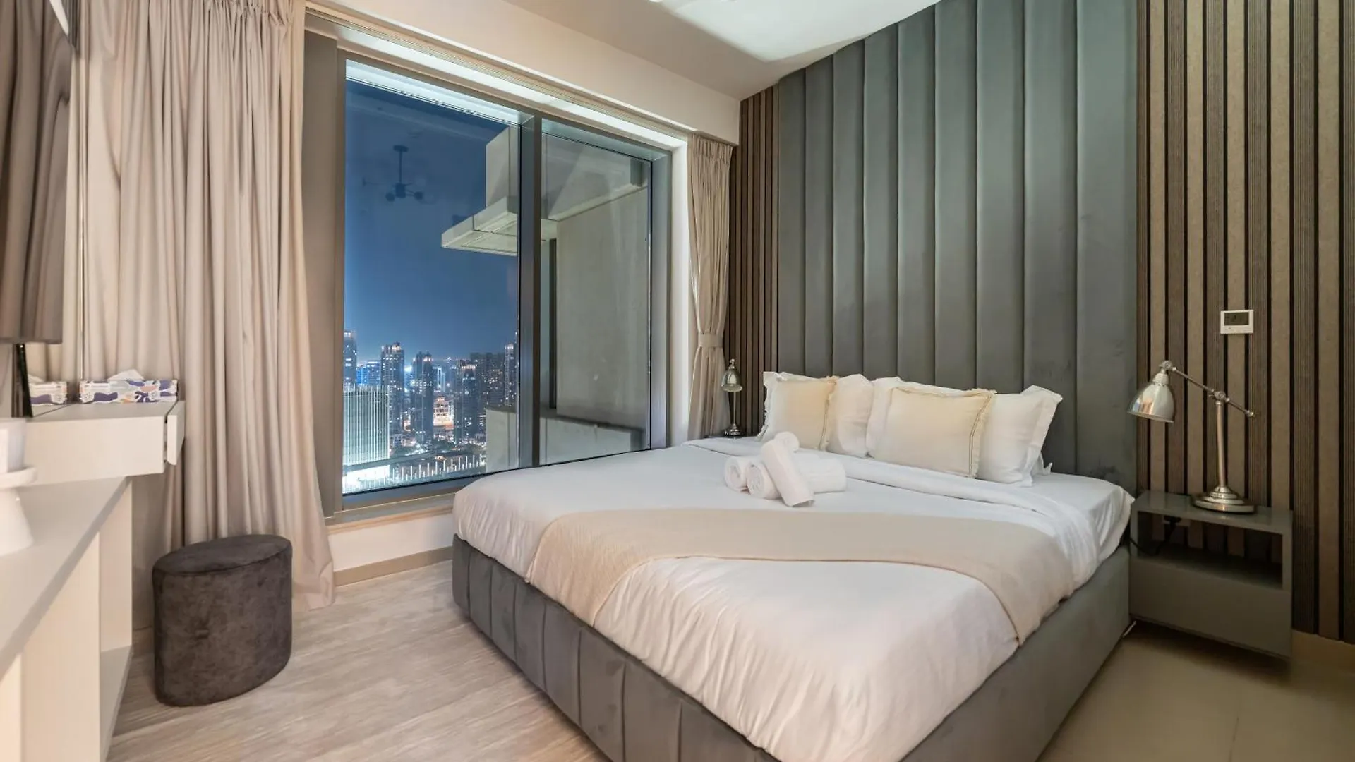 Lavish 2 Bedroom I Burj Khalifa & Fountain Views I Free Gym, Pool, Parking, Wi-Fi And Ps5 I By Skyline Serenity دبي شقة