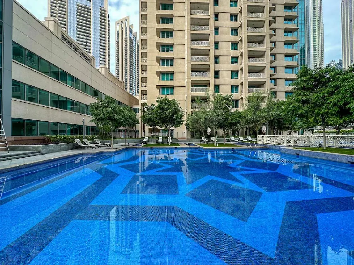 アパート Lavish 2 Bedroom I Burj Khalifa & Fountain Views I Free Gym, Pool, Parking, Wi-Fi And Ps5 I By Skyline Serenity ドバイ アラブ首長国連邦