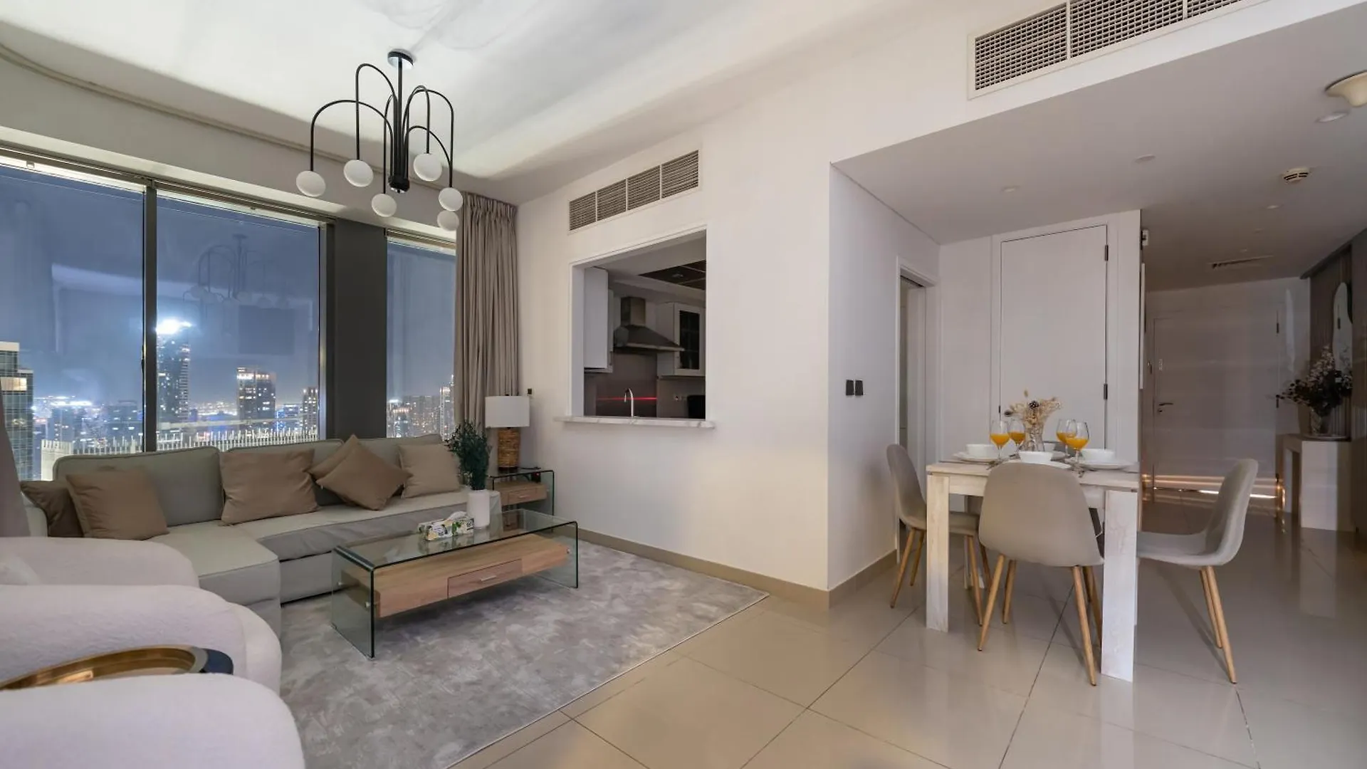 Lavish 2 Bedroom I Burj Khalifa & Fountain Views I Free Gym, Pool, Parking, Wi-Fi And Ps5 I By Skyline Serenity ドバイ アパート