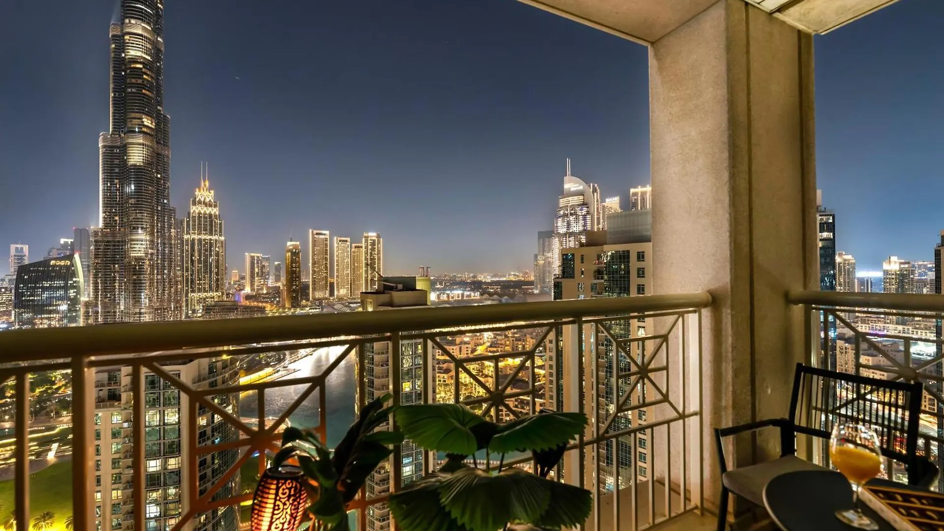 Lavish 2 Bedroom I Burj Khalifa & Fountain Views I Free Gym, Pool, Parking, Wi-Fi And Ps5 I By Skyline Serenity ドバイ アパート